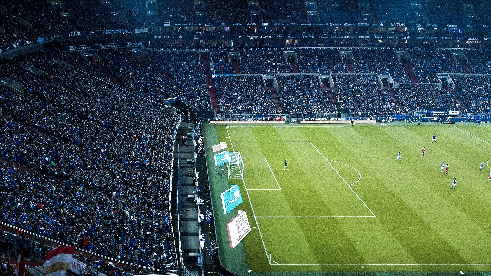 选手激情豪放，女足比赛赛季隆重揭幕，女足比赛现场